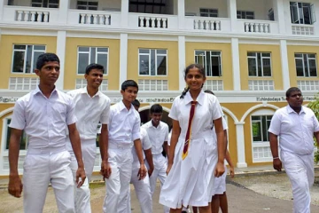 எதிர்வரும் திங்கட்கிழமை பாடசாலைகளுக்கு விடுமுறை அறிவிப்பு