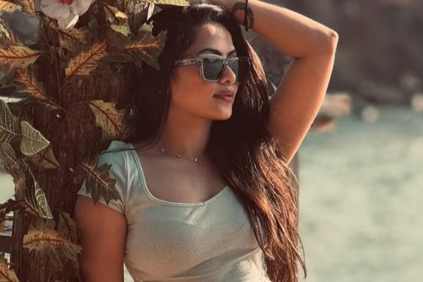 நெருக்கமானவர் உடன் Vacation சென்றுள்ள அய்யனார் துணை சீரியல் நடிகை மதுமிதா.. புகைப்படங்கள் இதோ | Serial Actress Madhumitha Vacation With Her Friend