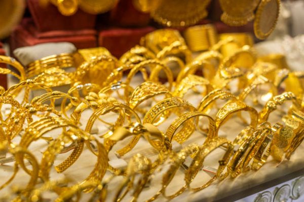 අද ඉස්තරම් වූ රත්තරන් - ලංකාවේ රන් මිල රු.15,000කින් ඉහළට | Sri Lanka Gold Prices Jump By Rs 15 000 අද ඉස්තරම් වූ රත්තරන් - ලංකාවේ රන් මිල රු.15,000කින් ඉහළට | Sri Lanka Gold Prices Jump By Rs 15 000