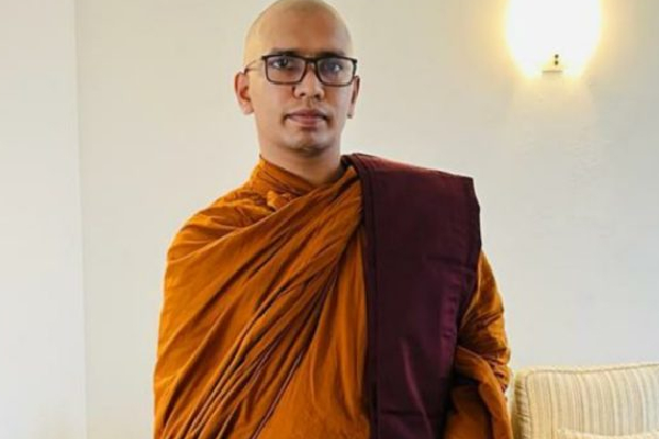 திருகோணமலை புத்தர் சிலை விவகாரம் : நீதிமன்றத்திற்கு அழைத்து வரப்பட்ட கஸ்ஸப தேரர் | Trinco Buddha Statue Kassapa Thero Court