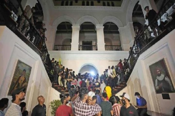 நட்சத்திர ஹோட்டலில் பலவந்தமாக தங்கிய போராட்டகார்கள்:விசாரணைகளை ஆரம்பித்துள்ள பொலிஸார்