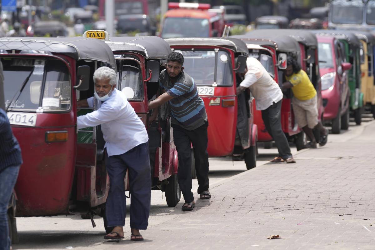 எரிபொருள் கையிருப்பில் நெருக்கடி: தொழிற்சங்கங்கள் கடும் எச்சரிக்கை | Fuel Stock Crisis Trade Unions Issue