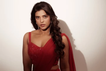 நடிகை ஐஸ்வர்யா ராஜேஷ் கிளாமர் ஸ்டில்கள்