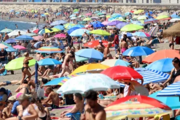 மூன்று ஆண்டுகளுக்கு சுற்றுலாப்பயணிகளுக்கு தடை விதித்துள்ள நாடு