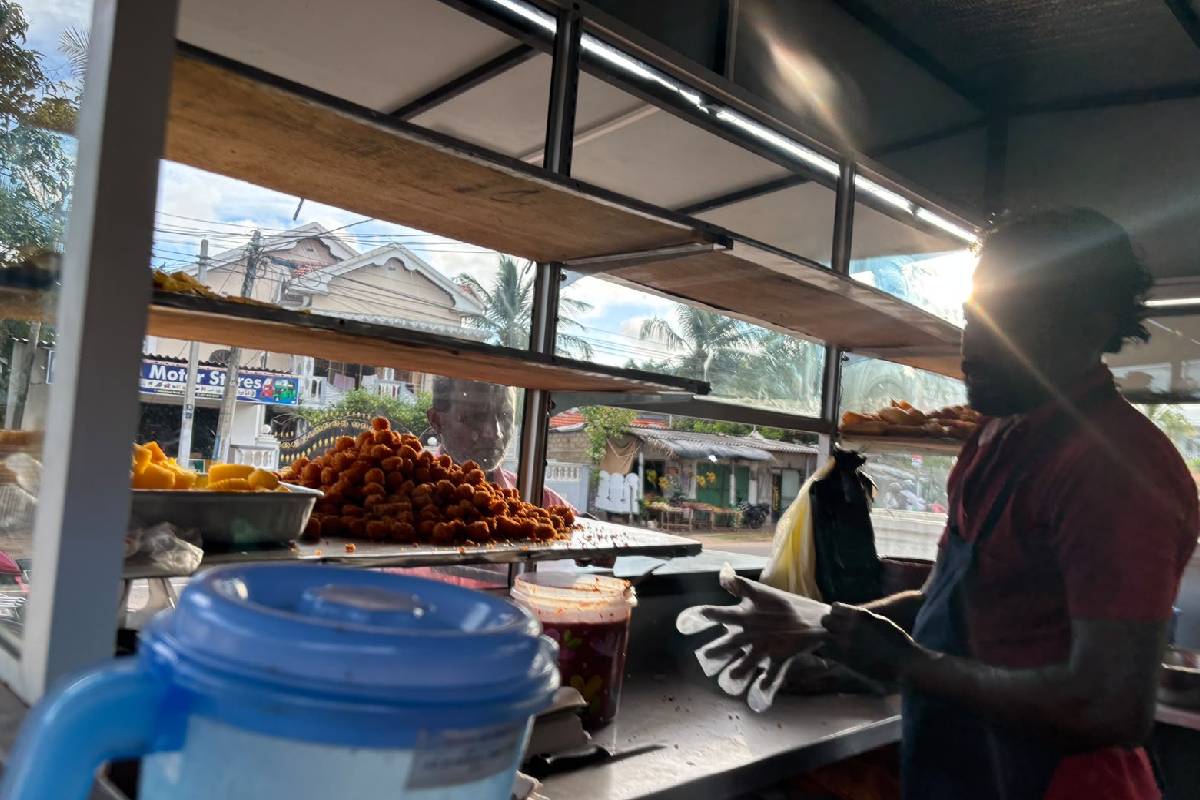 மன்னாரில் உணவு கையாளும் நிறுவனங்களில் விசேட சுகாதாரப் பரிசோதனை | Inspections Food Handling Establishments In Mannar மன்னாரில் உணவு கையாளும் நிறுவனங்களில் விசேட சுகாதாரப் பரிசோதனை | Inspections Food Handling Establishments In Mannar