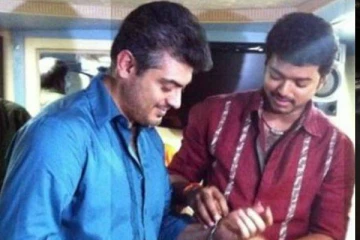 சண்டையை மறந்து வலிமைக்காக விஜய் ரசிகர்கள் வைத்த பேனர்: இணையத்தில் படுவைரல்