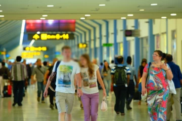 காதலனுடன் இலங்கைக்கு சுற்றுலா வந்த வெளிநாட்டு பெண்ணுக்கு ஏற்பட்ட துயரம்