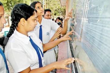 උසස් පෙළ විභාගයේ දිවයිනේ ප්‍රථම ස්ථානය ලබා ගත් සිසුන් මෙන්න..