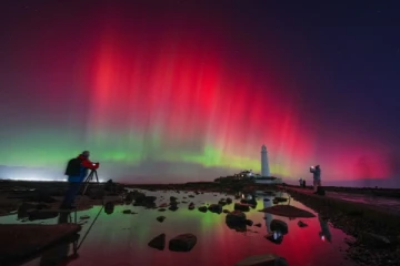 இத்தாலியில் அரோரா போரியாலிஸ் ; மக்களுக்கு வானில் தெரிந்த ஆச்சர்யம்