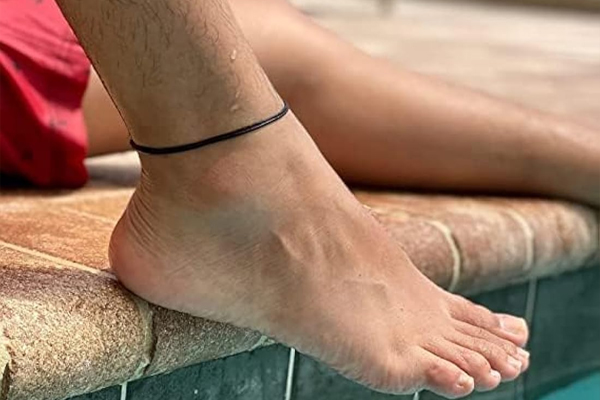 பெண்கள் காலில் கருப்பு கயிறு அணிவது ஏன்? ஆன்மீக உண்மை இதுதான் | Woman Black Thread On Ankles Tradition Reason பெண்கள் காலில் கருப்பு கயிறு அணிவது ஏன்? ஆன்மீக உண்மை இதுதான் | Woman Black Thread On Ankles Tradition Reason