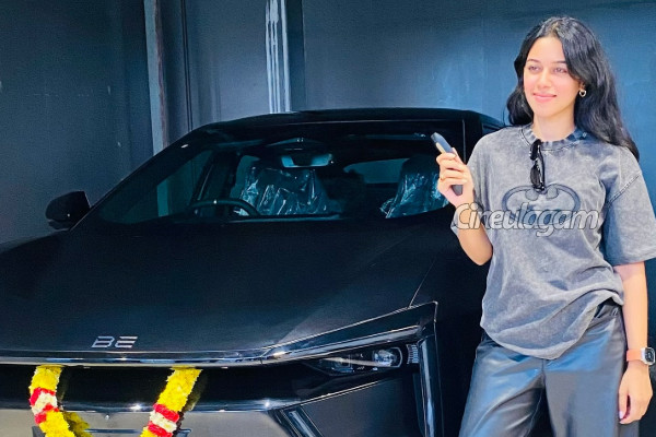 நடிகை மிர்னாலினி ரவி வாங்கிய ஸ்பெஷல் கார்.. விலை இவ்வளவா? | Mirnalini Ravi Buys Mahindra Be 6 Batman Edition நடிகை மிர்னாலினி ரவி வாங்கிய ஸ்பெஷல் கார்.. விலை இவ்வளவா? | Mirnalini Ravi Buys Mahindra Be 6 Batman Edition