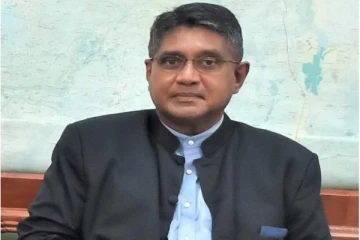 வடக்கு ஆளுநரின் அழுத்தம்:மாற்றீடு இன்றி இடமாற்றப்படும் சுகாதார பணியாளர்கள்