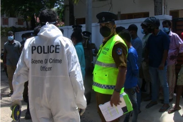 மலசலகூட குழியில்  இளம் யுவதியின் சடலம் மீட்பு!