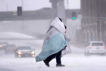 அமெரிக்காவை வாட்டி வதைக்கும் கடும் குளிர்! களையிழந்த கிறிஸ்துமஸ் கொண்டாட்டம்