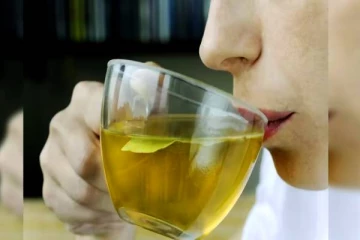 இந்த தண்ணீர் ஒரு கப் குடிங்க.. தொண்டை கரகரப்பு நீங்கும்