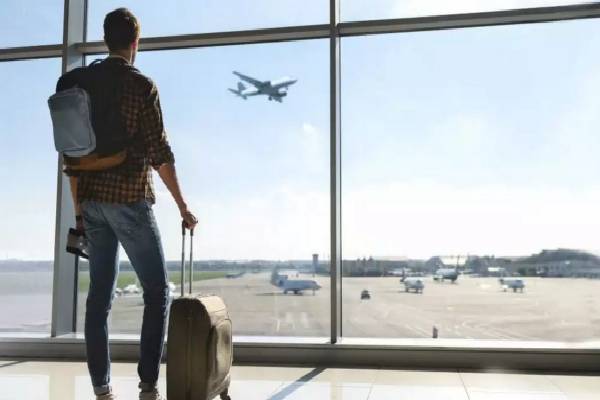 துப்பாக்கியுடன் வந்த நபரால் விமான நிலையத்தில் பரபரப்பு | A Man With A Gun Causes Chaos At The Airport