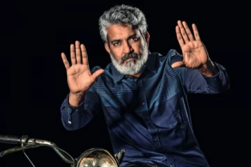 புகழ் பெற்ற ஹாலிவுட் இயக்குனர் Steven Spielberg-ஐ பார்த்து பூரித்துப்போன ராஜமௌலி.. நெகிழ்ச்சியான தருணம்