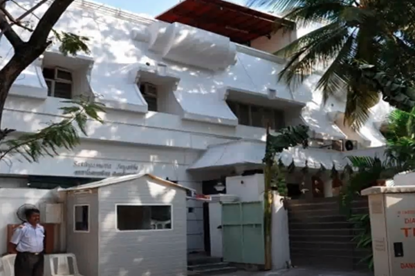 சூப்பர் ஸ்டார் நடிகர் ரஜினிகாந்தின் பிரமாண்ட வீட்டை பார்த்துள்ளீர்களா - இதோ பாருங்க | Rajinikanth House Pictures