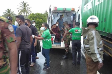 பிக்குகள் சென்ற வாகனம் கோர விபத்து: இருவர் கவலைக்கிடம்!