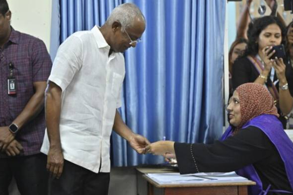 மாலைத்தீவில் இன்றையதினம் இடம்பெற்ற ஜனாதிபதி தேர்தல்! | Today S Presidential Election In Maldives