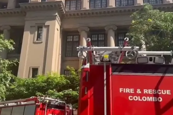 நிதியமைச்சில் பரவிய தீயால் பரபரப்பு | Incident Of Fire In The Ministry Of Finance