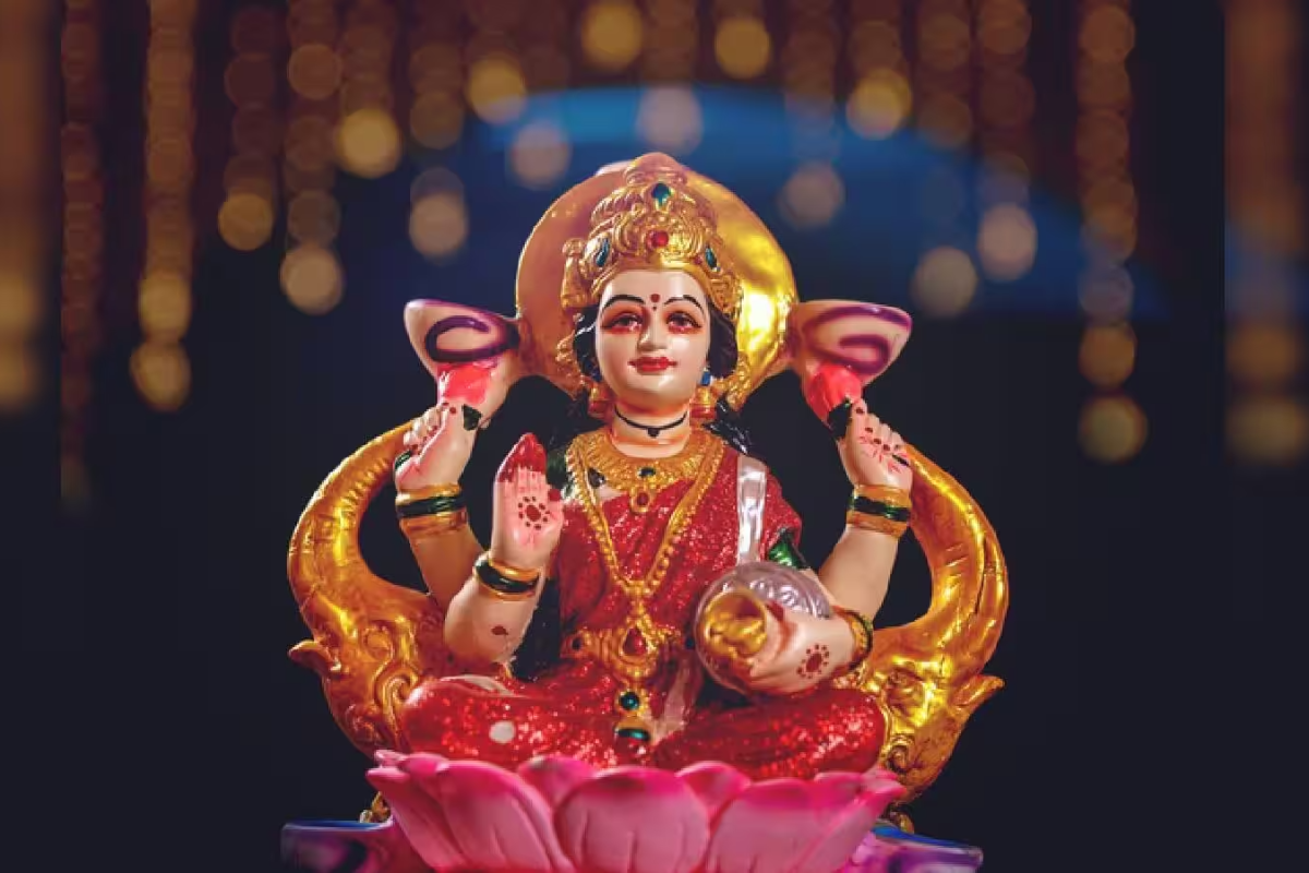 இந்தப் பொருட்களை எல்லாம் வீட்டு பீரோவில் வைத்தால் செல்வம் வெளியேறிவிடுமாம் | Never Keep This Things In Home Locker