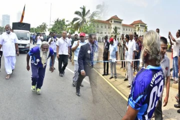 60 வயதில் கொழும்பில் உலக சாதனை புரிந்த யாழ் மண்ணின் தமிழன்...!