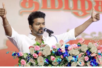 அதிக வரி கட்டிய பிரபலங்கள் பட்டியல்; விஜய் 2வது இடம் - எத்தனை கோடி தெரியுமா?