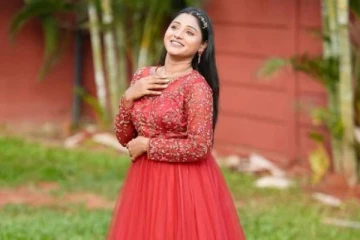 சிந்து பைரவி சீரியல் புகழ் நடிகை பவித்ராவின் மாடர்ன் உடை புகைப்படங்கள்