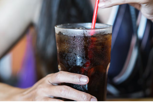 டயட் சோடா அருந்துவோர் கவனத்திற்கு…. | Diet And Sugary Drinks Raise Risk Of Liver Disease