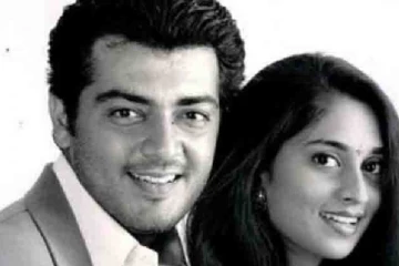 பொது இடத்தில் தனது மனைவி ஷாலினியுடன் காரில் சென்ற தல அஜித்..! இதுவரை பலரும் பார்த்திராத புகைப்படம்..