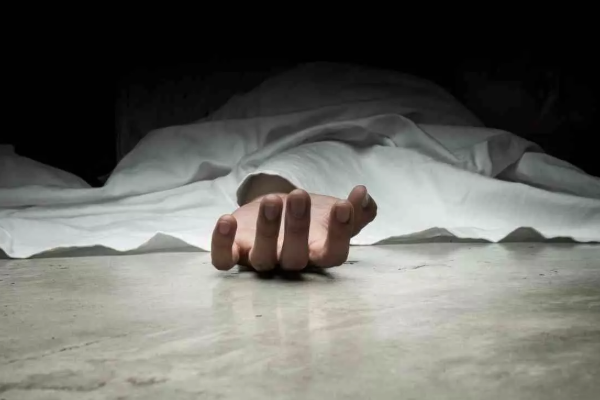 வீதியோரத்தில் இருந்து பெண்ணின் சடலம்; பொலிஸார் சந்தேகம் | Woman Body Found On Roadside Police Suspicious வீதியோரத்தில் இருந்து பெண்ணின் சடலம்; பொலிஸார் சந்தேகம் | Woman Body Found On Roadside Police Suspicious
