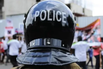 இந்திய பாணியில் இலங்கை பொலிஸாருக்கும் லத்தி!