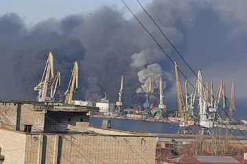 ரஷ்ய போர்க்கப்பலை தாக்கி அழித்த உக்ரைன்...கொளுந்துவிட்டு எரியும் துறைமுகம்!  பரபரப்பு வீடியோ