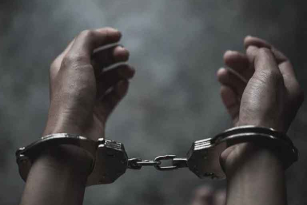 இரகசிய தகவலால் தமிழர் பகுதியில் சிக்கிய இருவர் ; உடைமையிலிருந்த பொருளால் அதிர்ச்சி | Two Tamil Area Residents Held In Sudden Raid இரகசிய தகவலால் தமிழர் பகுதியில் சிக்கிய இருவர் ; உடைமையிலிருந்த பொருளால் அதிர்ச்சி | Two Tamil Area Residents Held In Sudden Raid