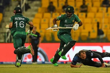 நமீபியா வீரர்களை நடுநடுங்கவைத்த ஆசம், ரிஸ்வான்! 189 ஓட்டங்கள் குவித்த பாகிஸ்தான்!