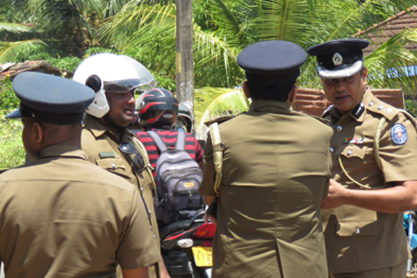 ஒரு தலைக் காதலால் குடும்பப் பெண்ணிற்கு ஏற்பட்ட பரிதாப நிலை! | Sri Lanka Vavuniya Gun Shoot Death Police Suicide