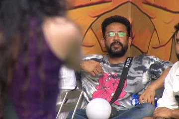 என்னை எதுக்கு தொட்ட.. பிக் பாஸில் பொங்கிய தீபக்! ஷாக் ஆன பெண் போட்டியாளர்