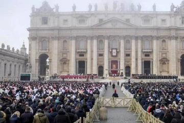 போப் இறுதி சடங்கை நடத்திய போப் : வாடிகனில் நடந்த வரலாற்று நிகழ்வு