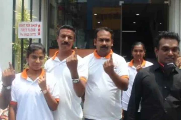 ‘கையில் மை இருந்தா மாஸ்க் இலவசம்’ : மாஸ் காட்டிய நிறுவனம்!