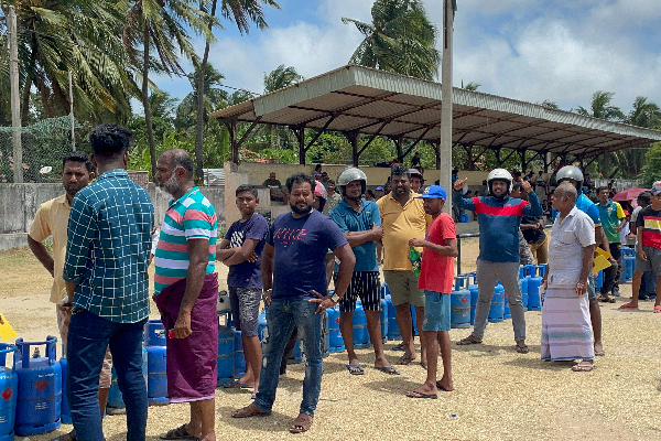 மன்னார் - பேசாலையில் பிரதான வீதியை மறித்து போராட்டம் | People Block The Main Road And Protest
