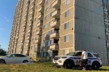 கட்டிடம் ஒன்றிலிருந்து மூன்று வயது சிறுவன் விழுந்த உயிரிழப்பு