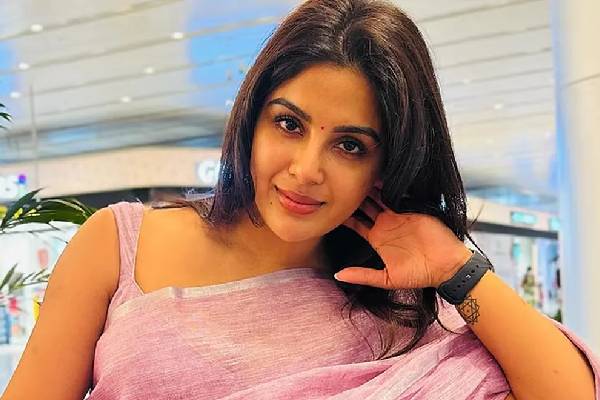 எனக்கு அந்த கெட்ட பழக்கம் இருக்கு - தனுஷ் பட நடிகை ஓபன்டாக்! | Actress Samyuktha About Her Bad Habit