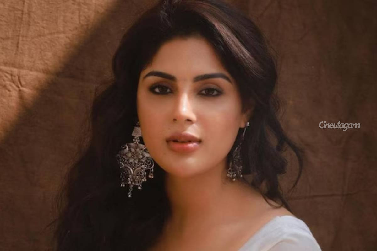 சீக்ரெட்டாக நடிகை சம்யுக்தாவின் திருமண ஏற்பாடு நடக்கிறதா?... பரவும் தகவல் | Is Samyuktha Secretly Planning Her Marriage