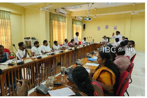 வீட்டுக்கு அனுப்பிவிட்டு சபையை நடாத்துங்கள் - மானிப்பாய் தவிசாளர் மீது எரிந்து விழுந்த உறுப்பினர் | Monthly Session Of Manipay Pradeshiya Sabha