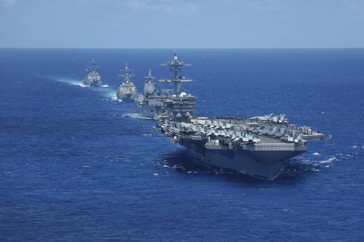 அமெரிக்காவின் ஆபிரகாம் லிங்கன் கப்பலை குறிவைத்த ஈரானின் ஏவுகணைகள் | Abraham Lincoln Struck By Missiles