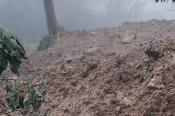 நுவரெலியாவில் மண்சரிவு ; 07 பேரின் சடலங்கள் மீட்பு, 25 பேர் மாயம் (Update) | Landslide In Nuwara Eliya