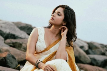 பிக் பாஸ் ஆயிஷா சேலையில் செம கவர்ச்சி.. அழகிய புகைப்படங்கள் இதோ