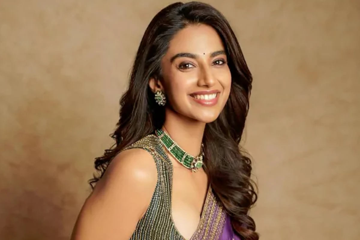 29 வயதில் இத்தனை கோடி சொத்துக்கு சொந்தக்காரரா நடிகை மீனாட்சி சவுத்ரி.. அடேங்கப்பா | Actress Meenakshi Chaudhary Net Worth