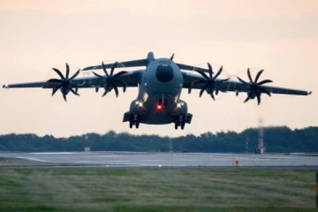 காபூலிலிருந்து காலியாக புறப்படும் விமானங்கள்! விமான நிலையத்திற்குள் நுழைய விடாமல் தடுக்கும் தாலிபான்கள்